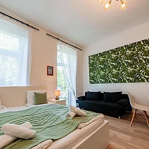 https://my-city-apartmentjungle-room.vienna-besthotels.com